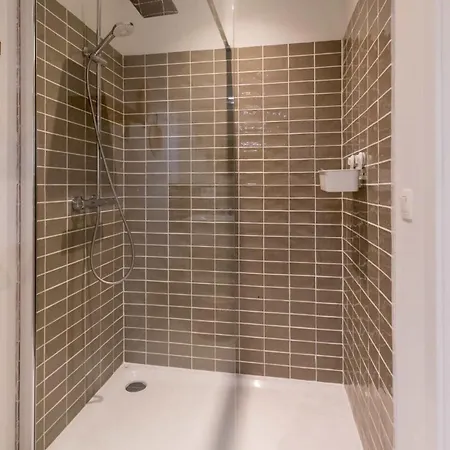 Huswell - Queen At Sea: Modern 2 Bedroom Ostend