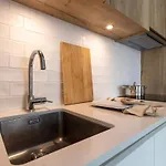 Huswell - Queen At Sea: Modern 2 Bedroom *