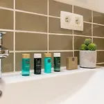 Huswell - Queen At Sea: Modern 2 Bedroom *