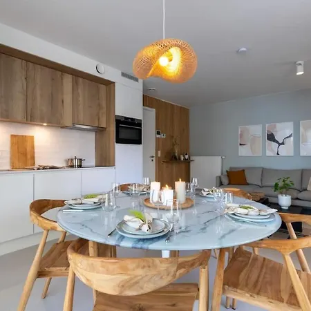 Huswell - Queen At Sea: Modern 2 Bedroom Ostenda