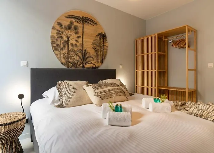 Huswell - Queen At Sea: Modern 2 Bedroom * Oostende