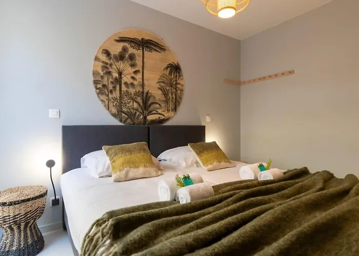 Huswell - Queen At Sea: Modern 2 Bedroom