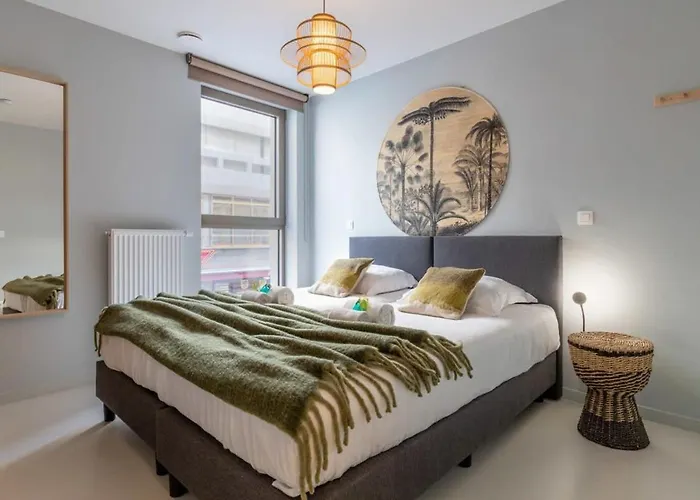 Huswell - Queen At Sea: Modern 2 Bedroom