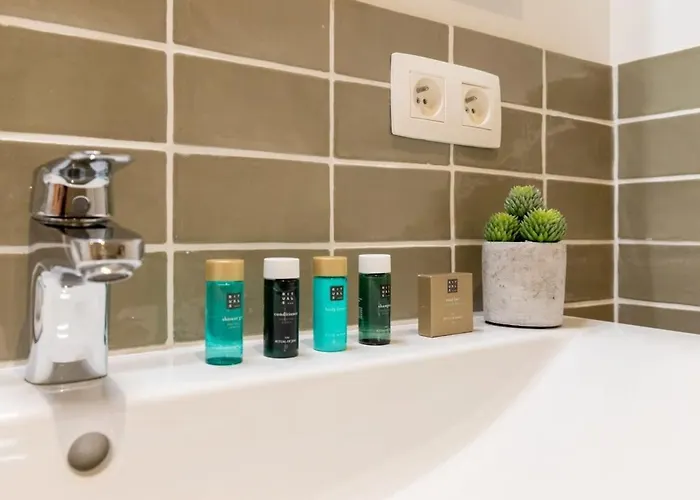 Huswell - Queen At Sea: Modern 2 Bedroom *