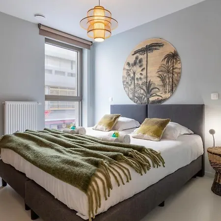 Huswell - Queen At Sea: Modern 2 Bedroom